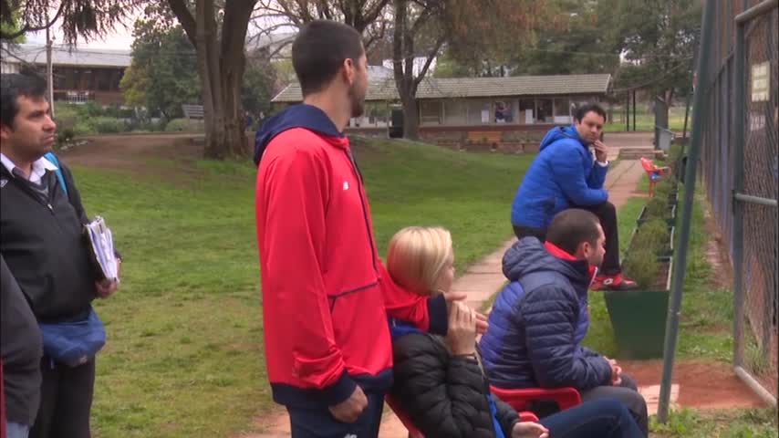 Video: La bella polola de Hans que deslumbro en entrenamiento de Copa Davis