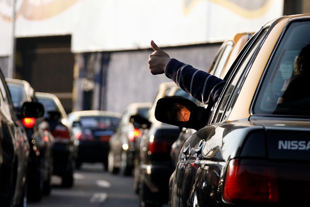 Taxistas europeos bloquean calles de Bruselas para protestar contra Uber