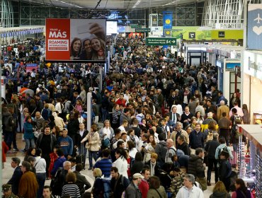 Aglomeraciones y conatos entre pasajeros tras fin del paro aeroportuario