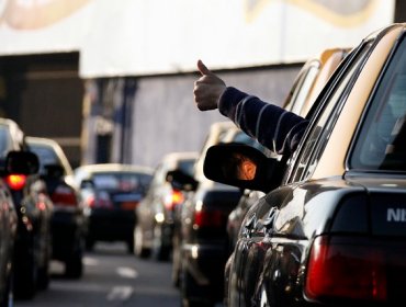 Taxistas europeos bloquean calles de Bruselas para protestar contra Uber