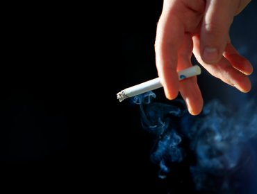 OMS plantea a países de la UE que prohíban fumar en coches y hogares con niños