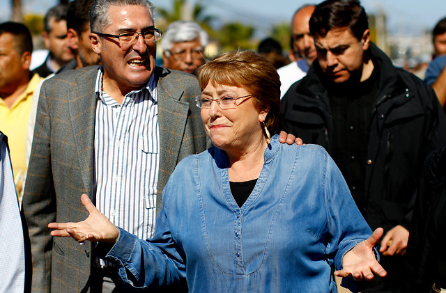 Bachelet tuvo una corta e intensa visita a la localidad costera de Tongoy