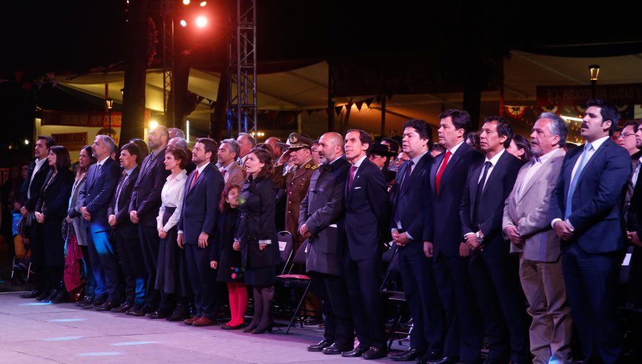 Con un minuto de silencio y sin cueca se inauguran fondas del Parque O'Higgins