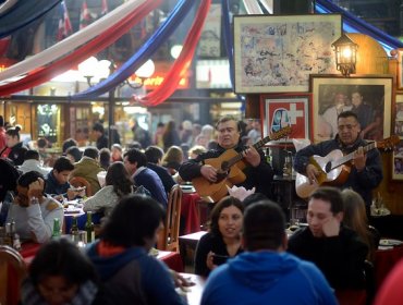 #TuiteaUnaPaya: Usuarios lanzan sus mejores versos dieciocheros