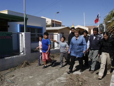 Presidenta visitó Combarbalá e Illapel tras el terremoto y tsunami