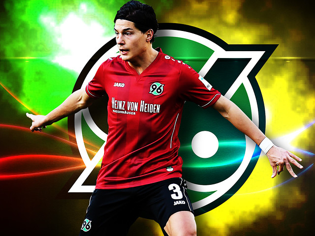 Bundesliga: Miiko Albornoz fue titular en derrota del Hannover 96 ante Augsburg