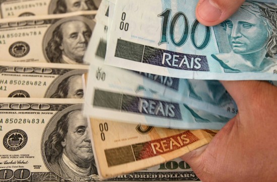 El dólar supera los 4,0 reales por primera vez en la historia de Brasil