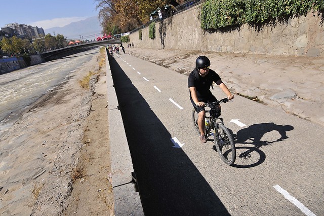 Casi $2 millones al año se ahorra una persona al dejar el auto por la bicicleta