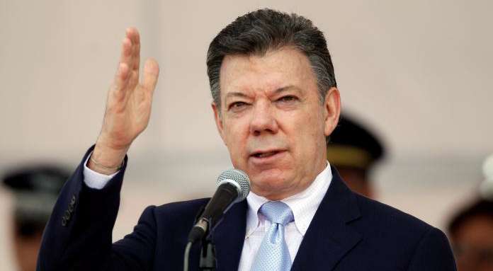 Santos anuncia viaje a Cuba para reunión con negociadores de paz