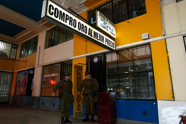 Escolares detenidos en tiroteo frente al SML son inocentes de asalto a joyería