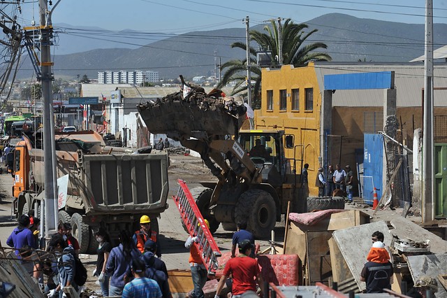 Faenas de limpieza en sector de caleta de Coquimbo presentan 70% de avance