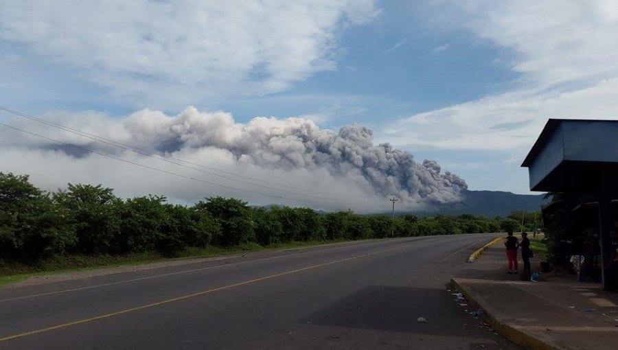 El volcán Telica de Nicaragua entra en erupción