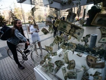 El peso chileno cae un 0,90 % frente al dólar