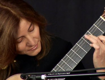 Guitarrista Berta Rojas celebra su tercera nominación a los Grammy Latino