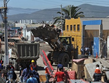 Faenas de limpieza en sector de caleta de Coquimbo presentan 70% de avance