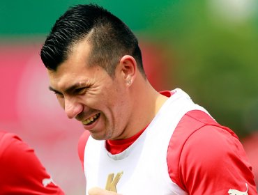Gary Medel se ofrece para ser el nuevo defensor de Chile en La Haya con divertida foto