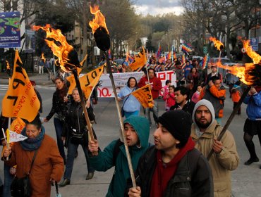 Allegados del Biobío marcharon con antorchas en Concepción para exigir solución