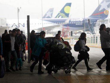 El próximo mes modifican tarifas de estacionamiento en el aeropuerto de Santiago