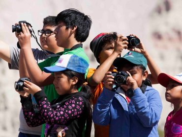 Niños aprenden fotografía para rescatar del olvido a pueblos interiores de Arica