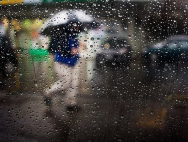 Lluvia, relámpagos y granizos despiertan a la zona central del país