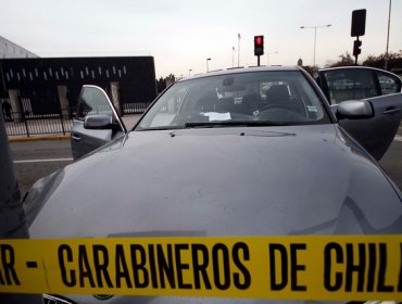 Persecución policial termina con balacera frente a hospital de Maipú