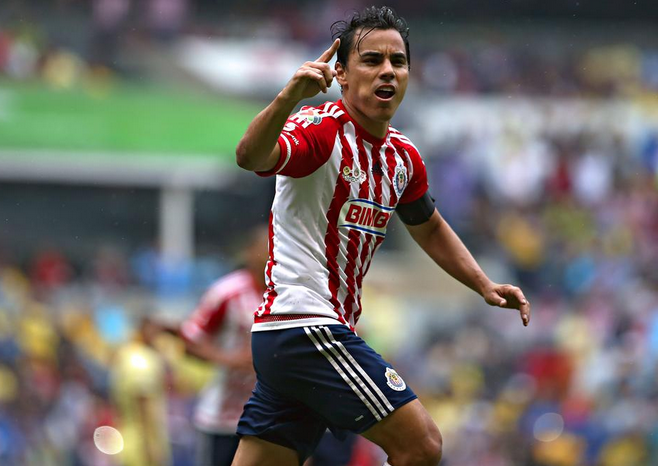 Chivas gana el clásico 2-1 al América con doblete de Omar Bravo