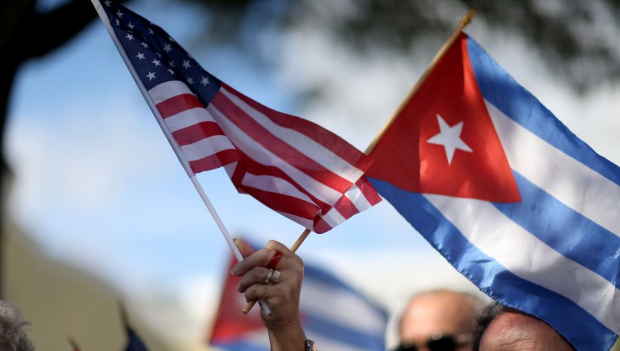 El gobernador de Arkansas (EE.UU.) visita Cuba con una delegación comercial