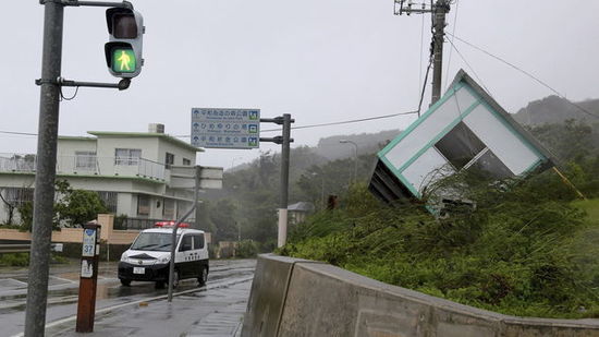 Taiwán en alerta terrestre y con miles de evacuados ante tifón Dujuan