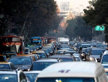 Caminar al trabajo por rutas menos transitadas ayuda a evitar alta contaminación