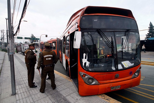 A pesar de incidentes por paro de Transantiago, empresa dice que buses operarían con normalidad