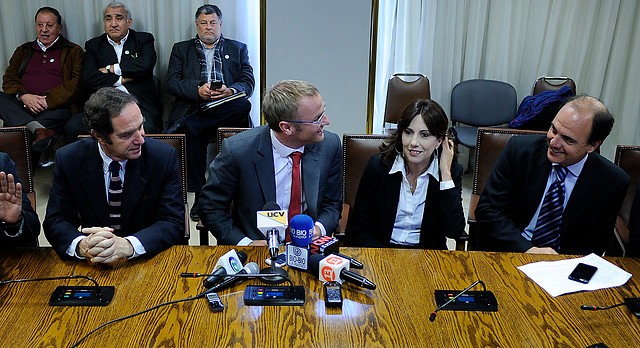 Bloque opositor afirma que interpelación a ministra "no es un juego político"