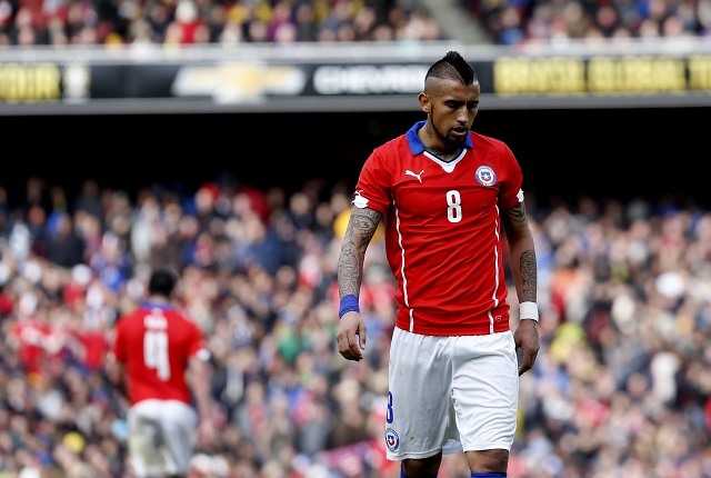 Este martes será rematada la camiseta de Arturo Vidal donada a Bomberos