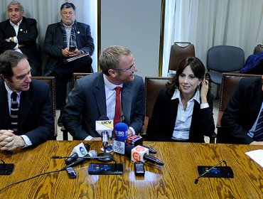 Bloque opositor afirma que interpelación a ministra "no es un juego político"