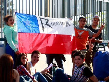 Fanáticos de Rihanna ya se encuentran acampando afuera del Estadio Nacional