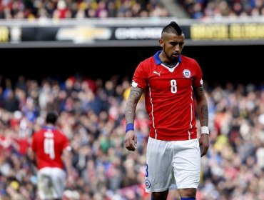 Este martes será rematada la camiseta de Arturo Vidal donada a Bomberos