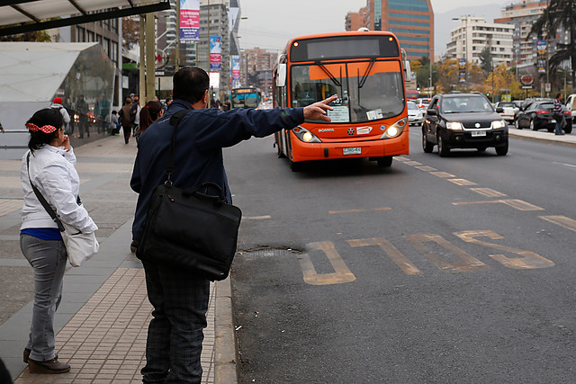 Metro refuerza oferta de trenes por segundo día ante paro de buses 400