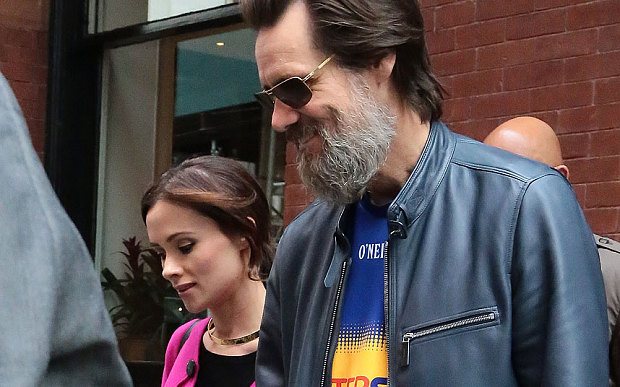 Jim Carrey se refiere al suicidio de su novia: “Hemos sido golpeados por un rayo”