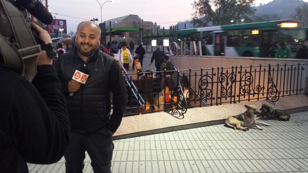 Periodista de Canal 13 vive incómodo pero divertido momento en plena transmisión