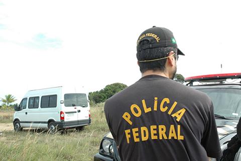 Filman a policías brasileños alterando escena después de matar a un menor