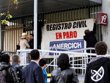 Trabajadores de Registro Civil emplazan a ministra Blanco por paro