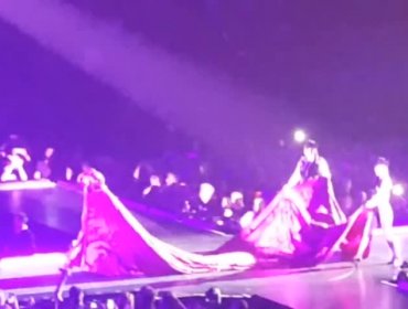 Video: Madonna casi se cae nuevamente en el escenario