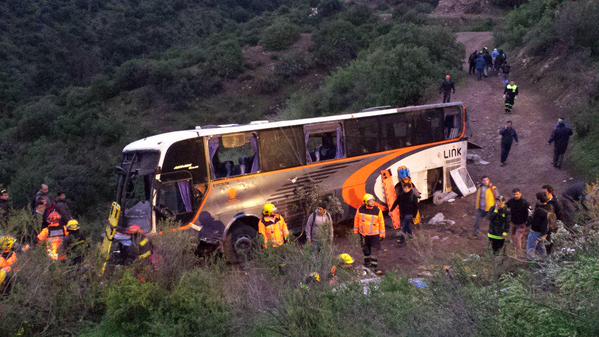 Al menos 4 muertos deja accidente entre bus con trabajadores de Coldelco y vehículo particular en Machalí