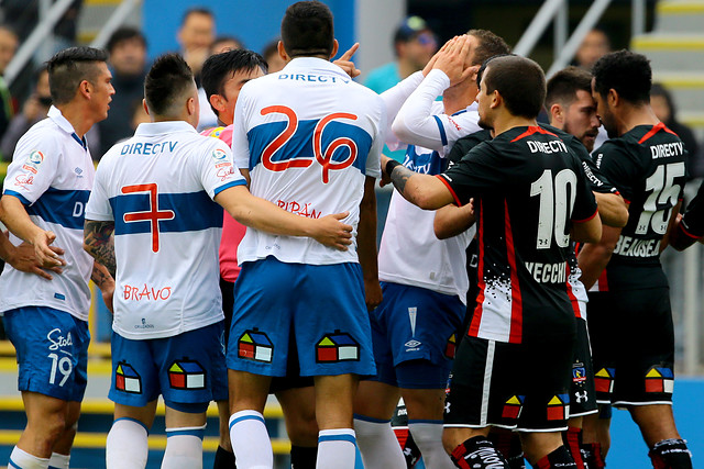 U. Católica le gana a Colo Colo en vibrante duelo en el Primer Tiempo