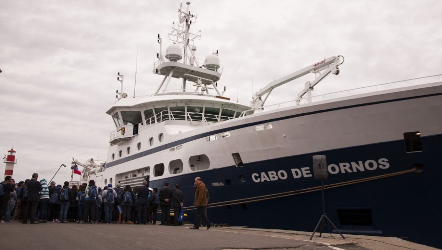 Canciller y embajador de EE.UU visitaron buque oceanográfico "Cabo de Hornos"