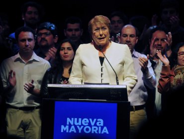 Bachelet admite que "hemos cometido errores" en 27 aniversario triunfo del NO