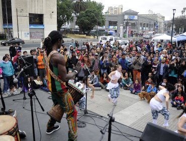 Carnaval Mil Tambores se tomó Valparaíso y generó molestia a los vecinos