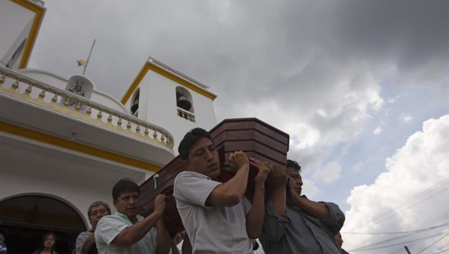 Guatemala pide un respiro al tiempo para hallar a 300 desaparecidos por alud