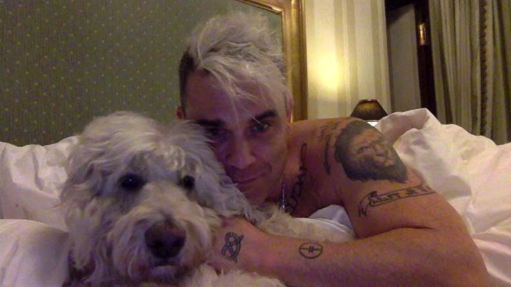 Video: La emotiva despedida de Robbie Williams a su mejor amigo