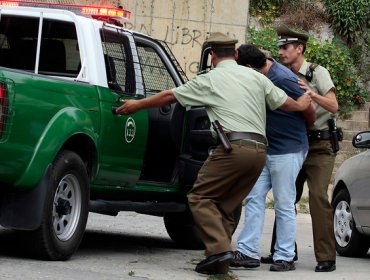 Carabineros detiene a cuatro sujetos y recupera automóvil en Lo Barnechea