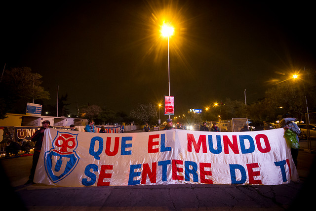 Emotivo homenaje de hinchas de Universidad de Chile al “Bombero” Ibáñez